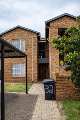 Apartment / Flat For Sale in Honey Park, Roodepoort